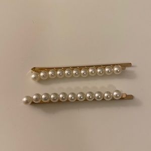 Pearl hair clips